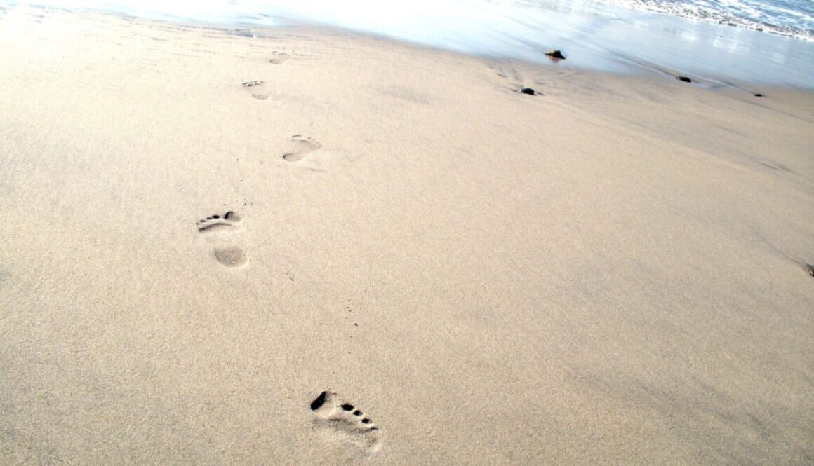 footprints-1182791