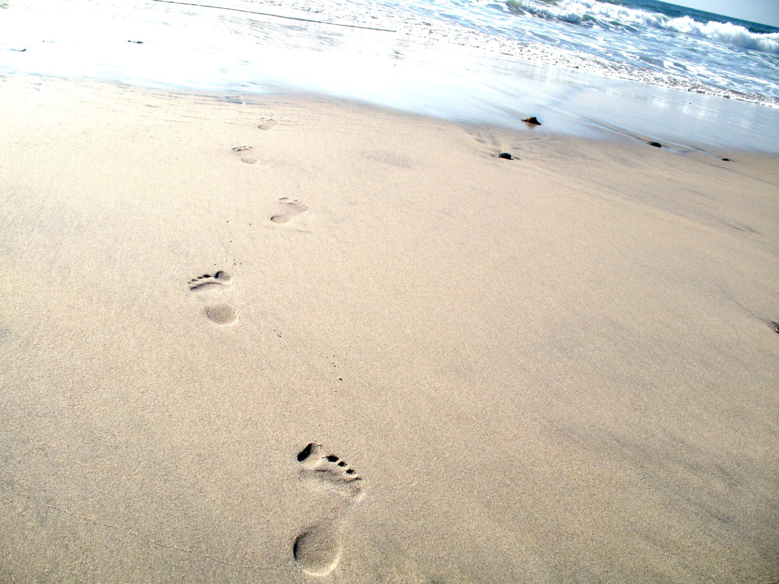 footprints-1182791