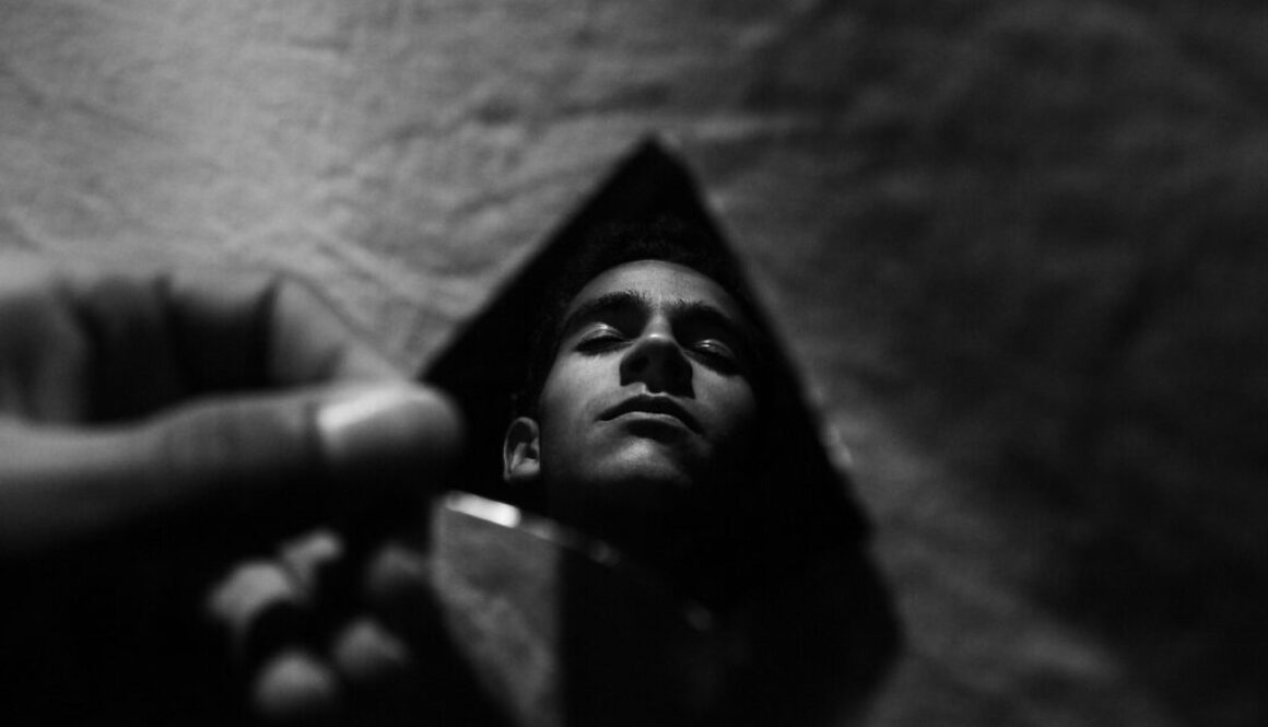 mirror-3864155_1280